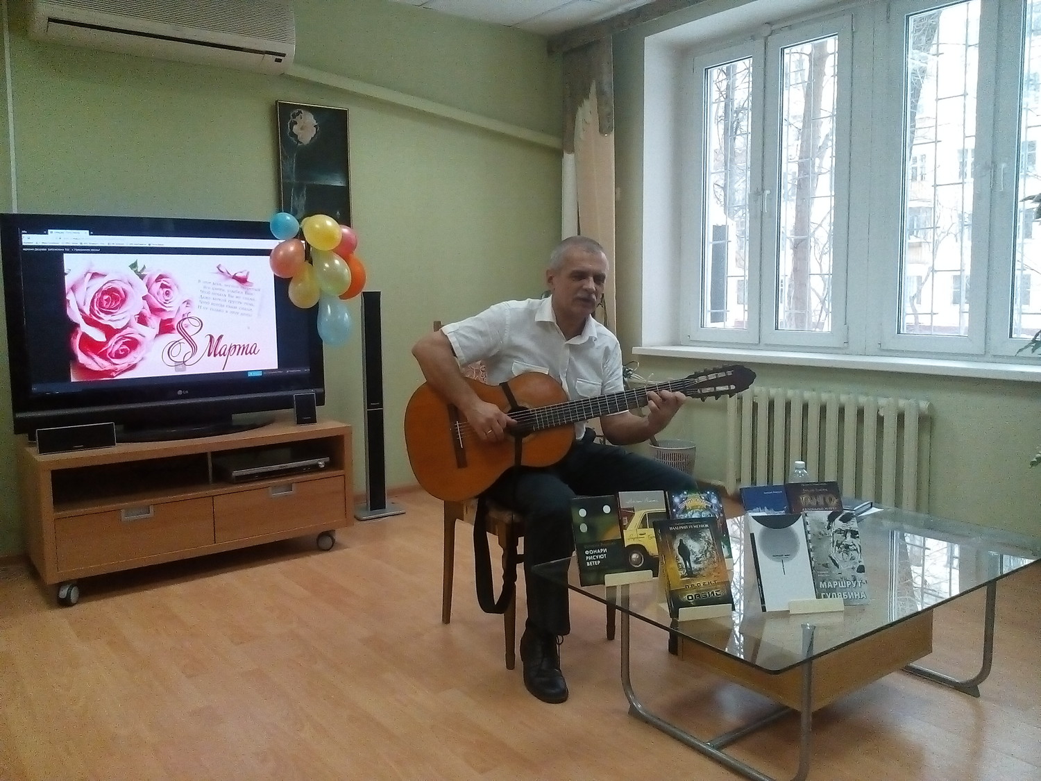 Валерий Ременюк поздравил женщин с 8 марта